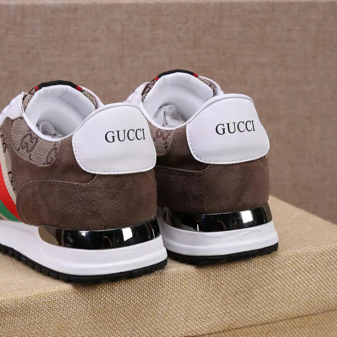 p420 [Gucci Sports Men's Shoes] Gucci fashionable casual men's shoes 🇨🇳Original 1:1 mold, new model debuts first 💯Not high-profile but avant-garde, simple, low-key and fashionable, super versatile style 🌿Original cowhide production ➕Sheepskin lining🎋The version is comfortable on the feet, first-class workmanship🍍38-44 Large quantities in stock